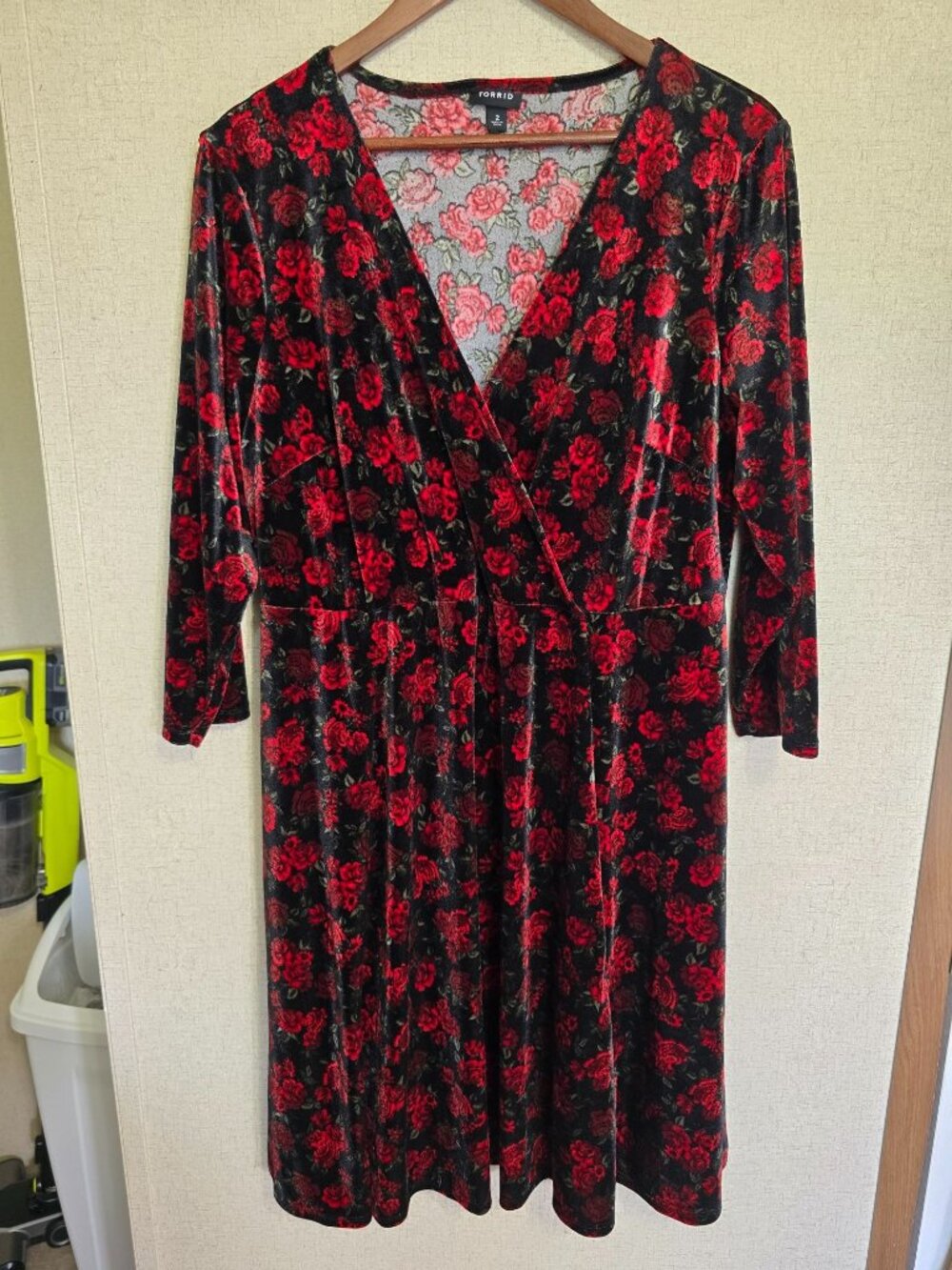 Torrid Size 2 2X Red & Black Romantic Goth Floral Roses Velvet Wrap Dress